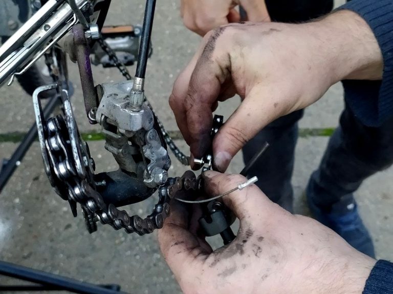 Atelier de mecanică și întreținerea bicicletei